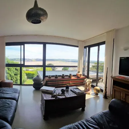 Architect With Fantastic Sea View, 펜션 로키레크